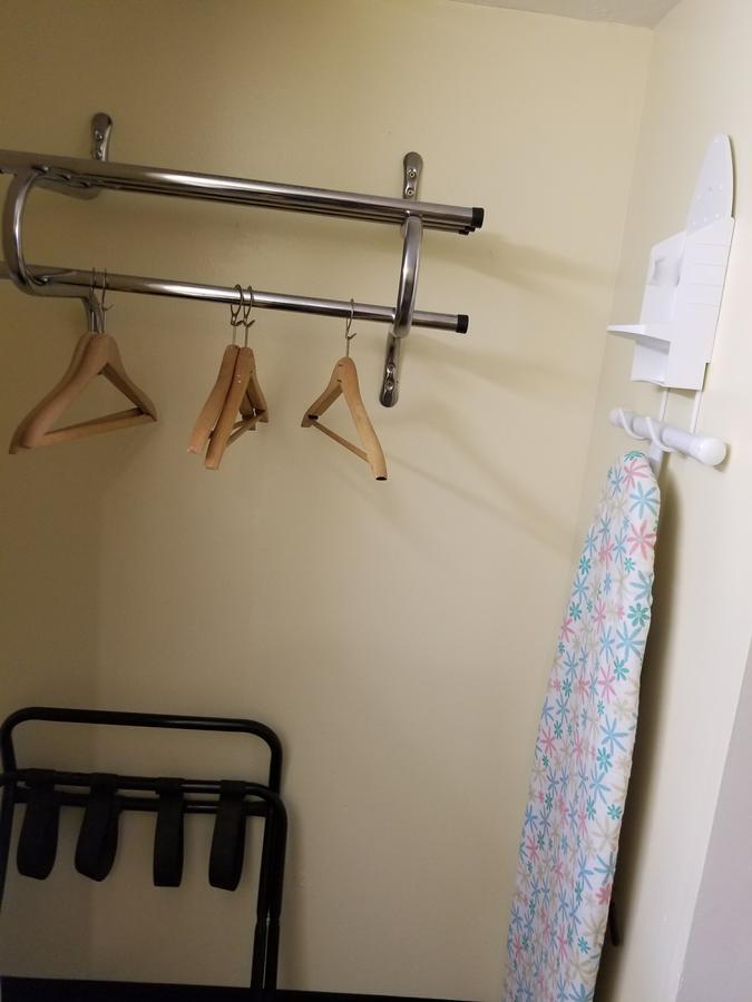 Economy Inn & Suites Cedar Lake 외부 사진