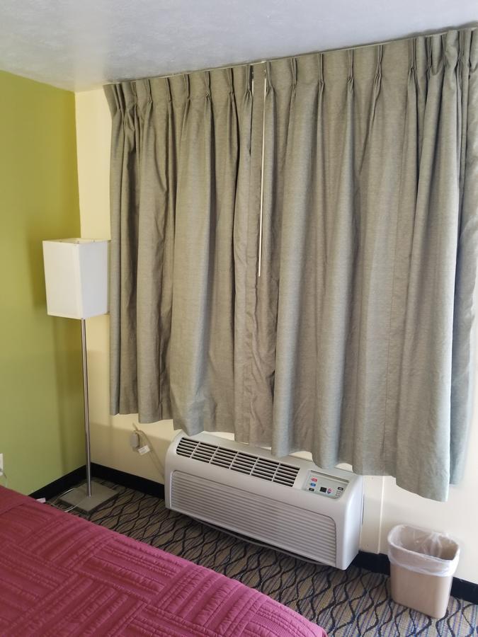 Economy Inn & Suites Cedar Lake 외부 사진