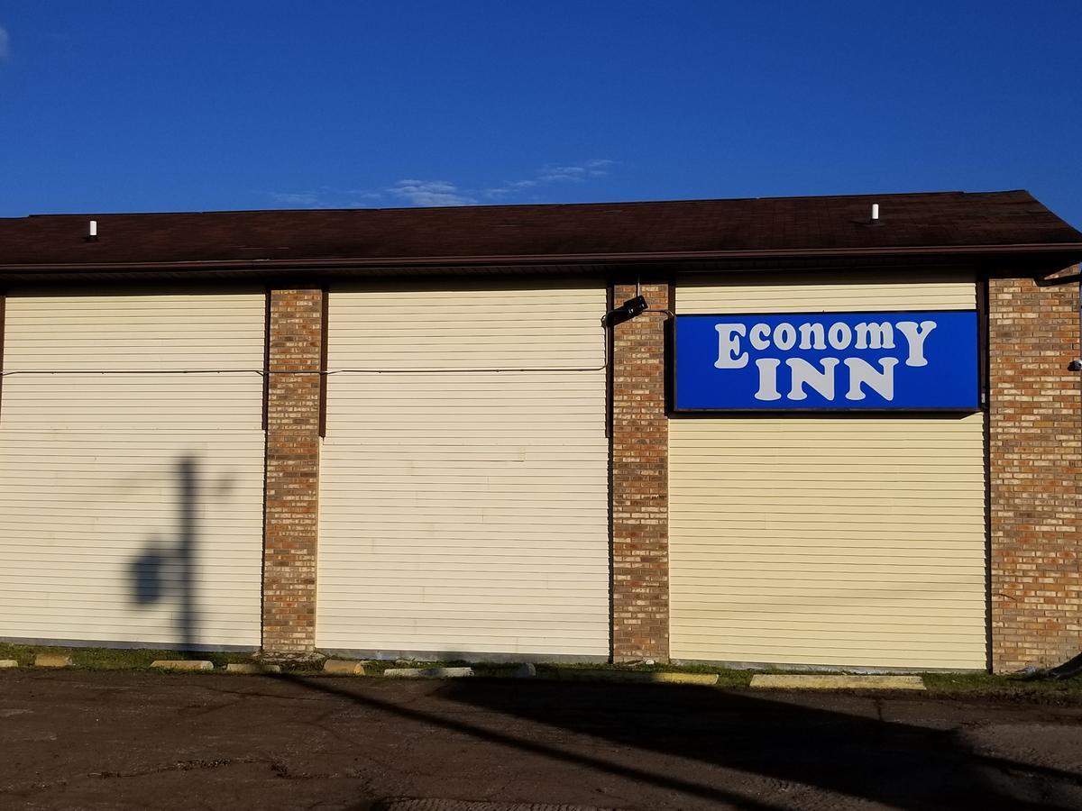 Economy Inn & Suites Cedar Lake 외부 사진