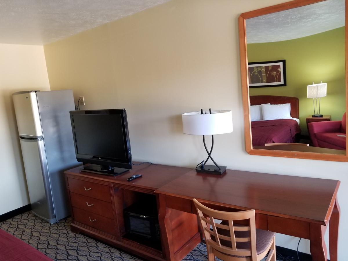 Economy Inn & Suites Cedar Lake 외부 사진